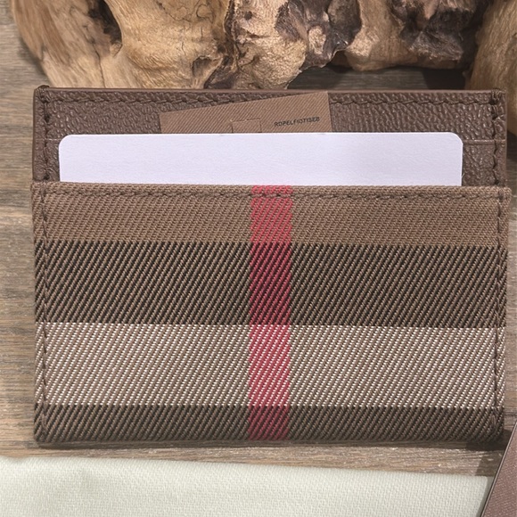 NWT Burberry Brown Card Holder - Picture 2 of 4
